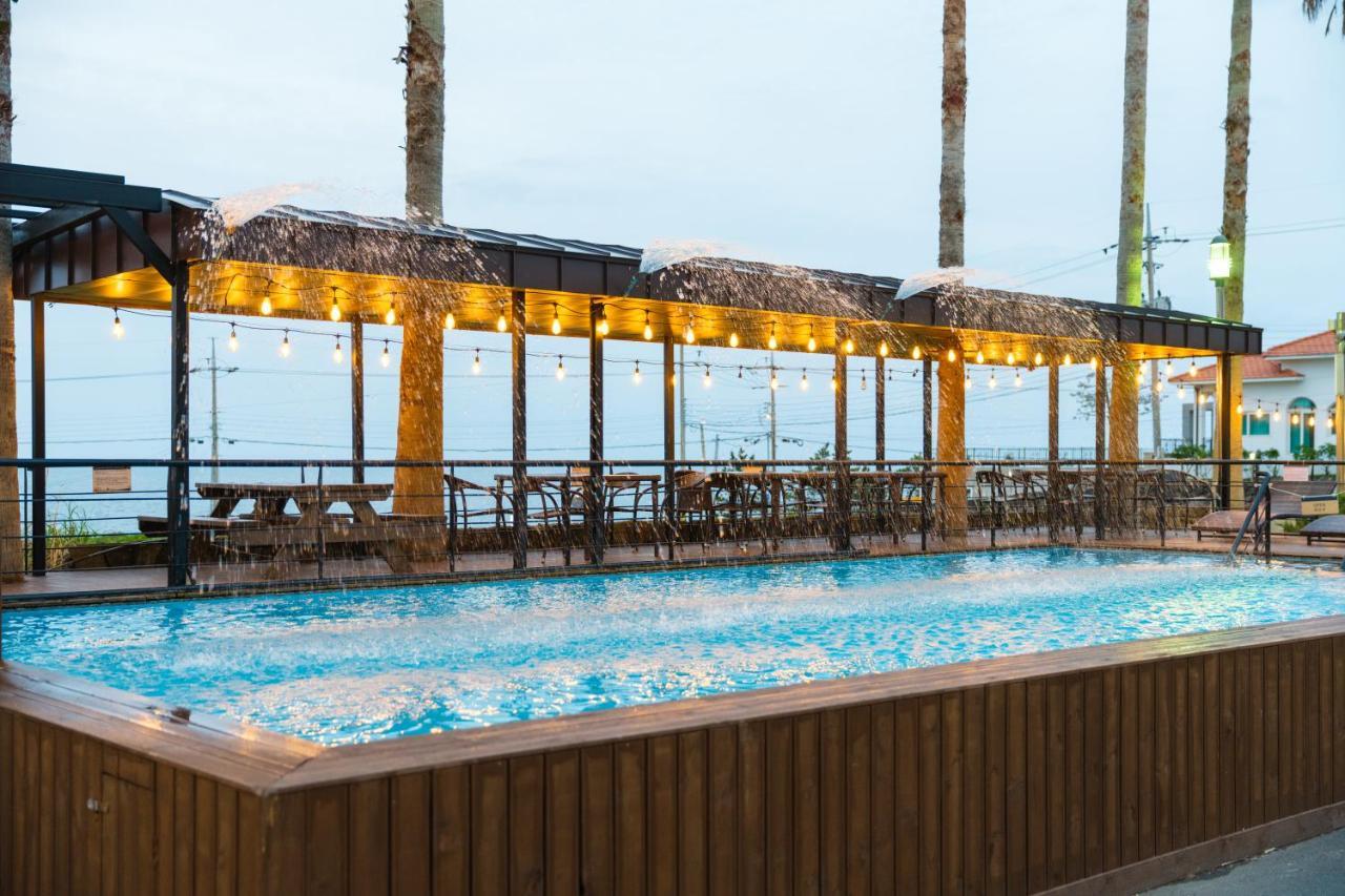 Sea Cliff Hotel Чеджудо Экстерьер фото