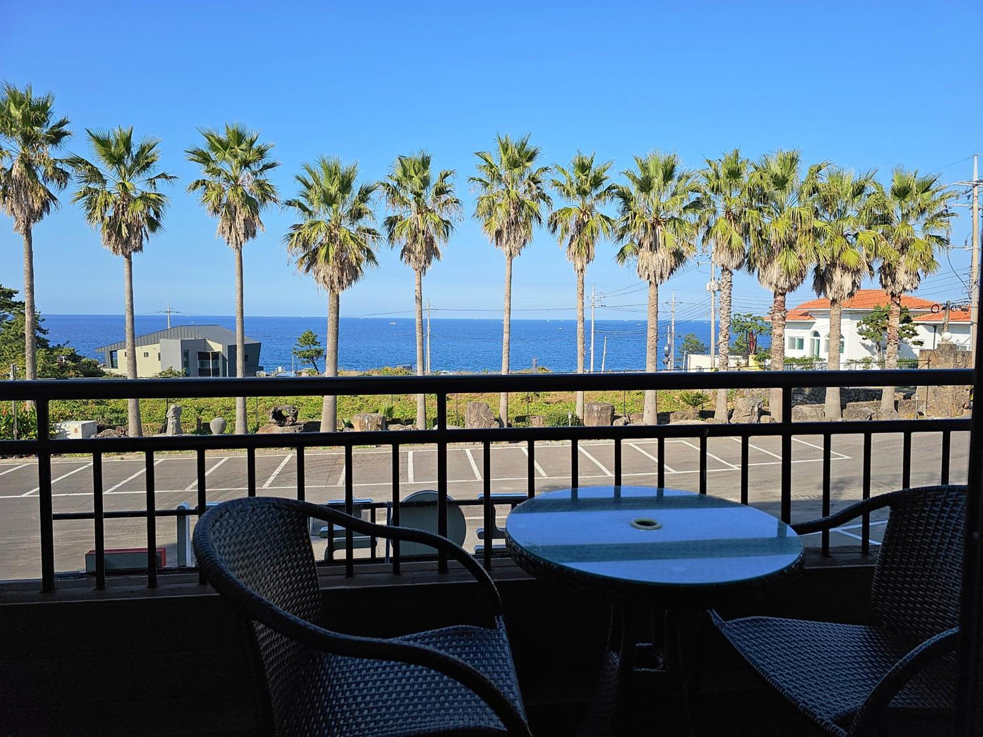 Sea Cliff Hotel Чеджудо Экстерьер фото