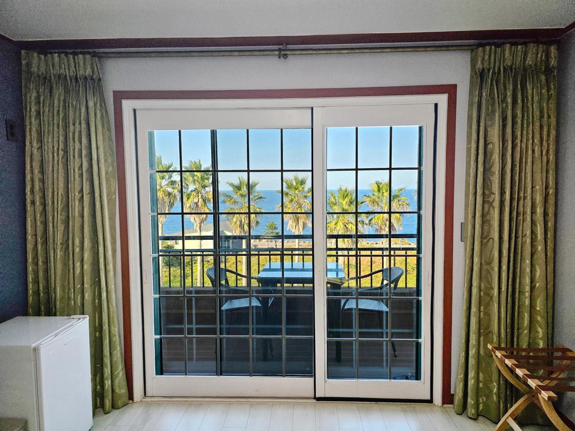 Sea Cliff Hotel Чеджудо Экстерьер фото