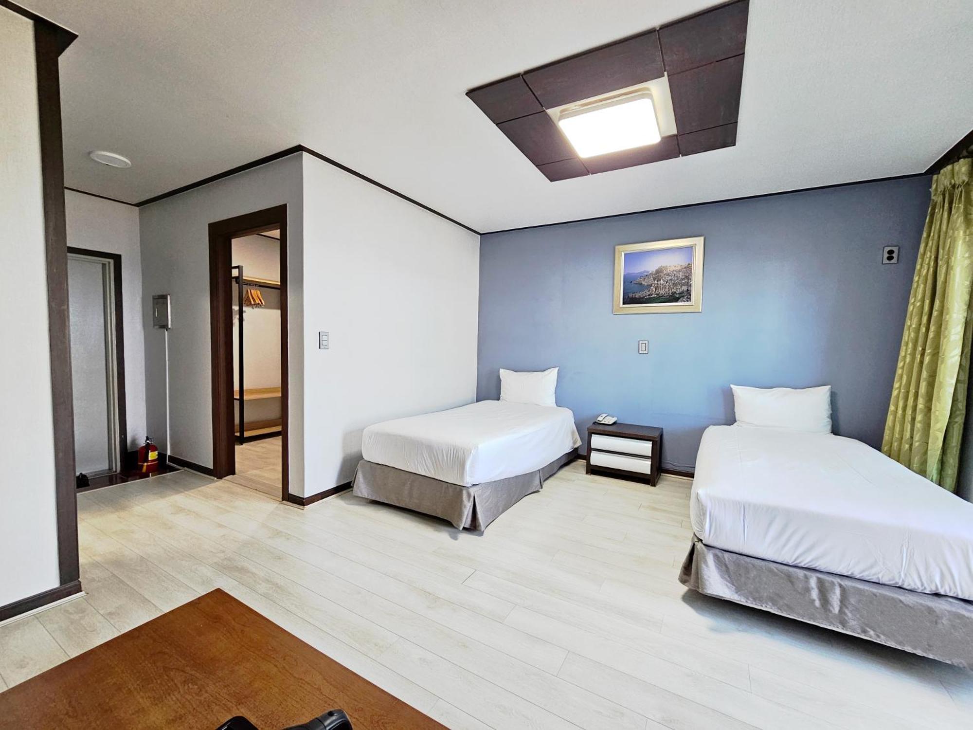 Sea Cliff Hotel Чеджудо Экстерьер фото